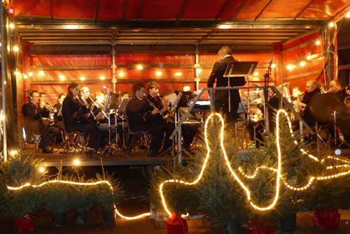 Gezellige kerstsamenzang in Emst