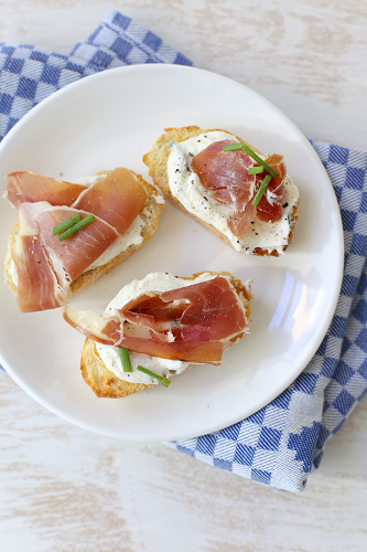 Bruchetta’s met ricotta en ham