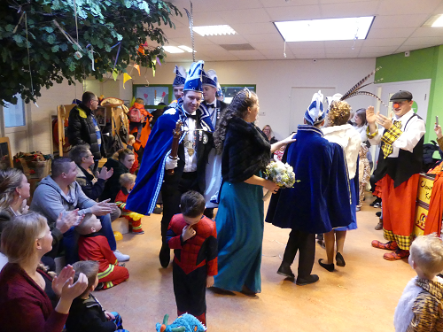 Carnaval met Prinsen,  Prinsessen en Raad van 11 der Rossumdaerpers bij KOM locatie Nijntje 2018