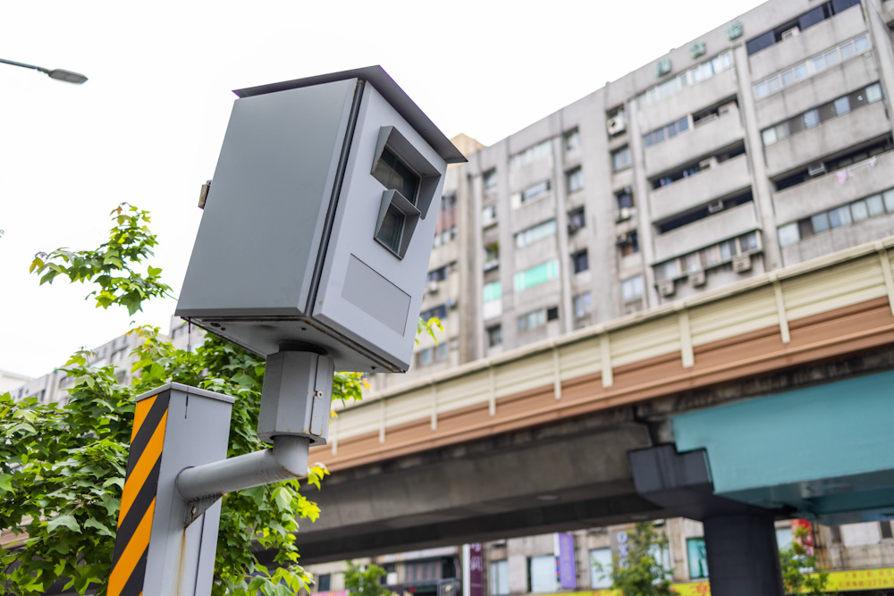 Politie krijgt flitscamera’s tegen appen in het verkeer
