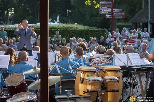 Vaassen Fanfare Corps op de Helfterkamp