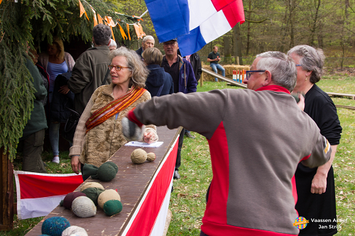 Koningsdag op de feestweide in Niersen: een traditioneel feest voor jong en oud
