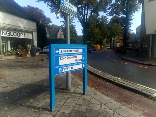 In onze gemeente is de bewegwijzering naar (openbare) voorzieningen vernieuwd.