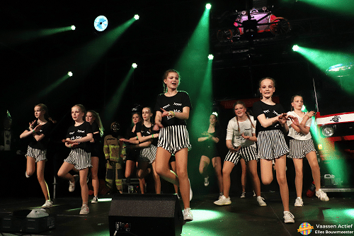 Vier ereplaatsen voor de dansgardes der Rossumdaerpers