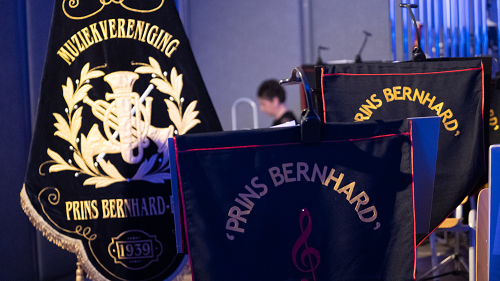 80- jarige ‘Prins Bernhard’ swingt de pan uit