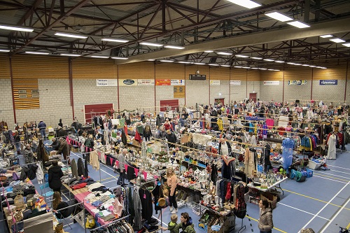1e Editie van Don’s Vlooienmarkt in sporthal de Wieken.
