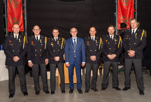 Koninklijke onderscheidingen voor zes brandweermannen