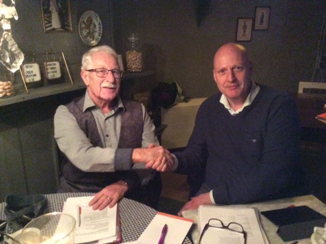 Hans Achterbergh draagt voorzitterschap “Broken Wings” over aan Adrie Pol