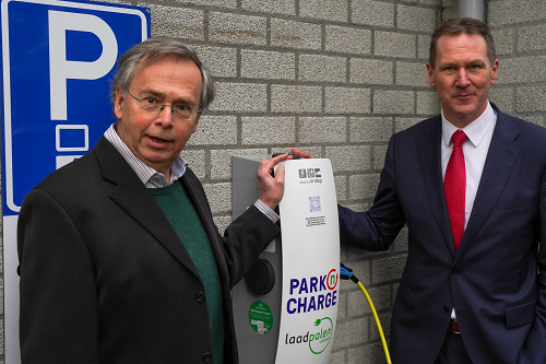 Eerste Veluwse laadpaal in gebruik genomen