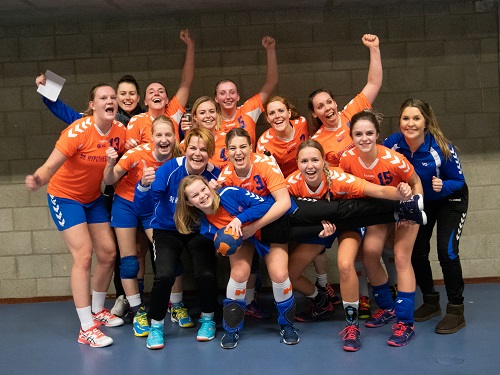 CVO verslaat koploper Heeten. Mooie wedstrijdverslag met fotorapportage.