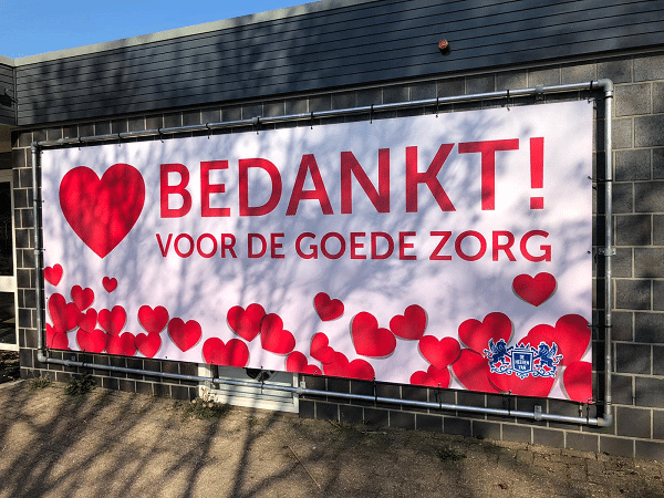 Een prachtige geste door “De Heeren van” door het plaatsen van deze spandoek in Emst