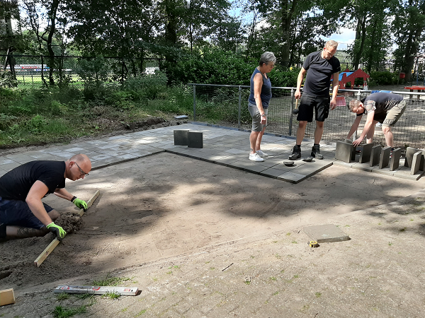 *Fietsenstalling gestraat bij de Kouwenaar.* 
