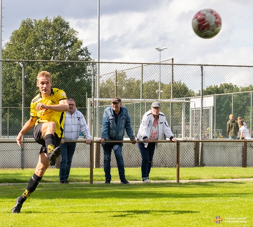 Derby VIOS Vaassen 1 tegen EZC ‘84