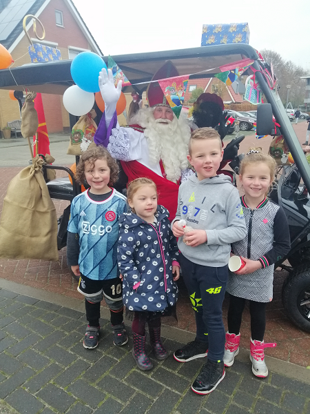 Sinterklaas bracht onverwachts en onaangekondigd een bezoek aan Emst