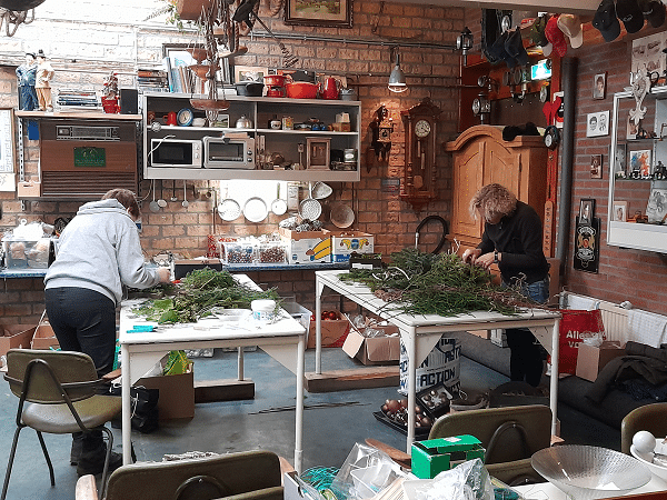 Verslag en foto Kerststukjes maken voor Sidney and Friends