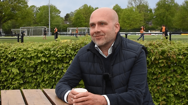 Aan tafel bij Arjan Hummel, een trotse voorzitter!