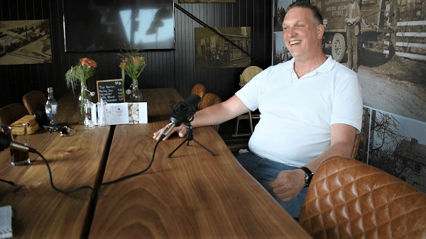 Aan tafel met Dennis Hulleman een van de eigenaren van “Bij Ons” Epe/Vaassen