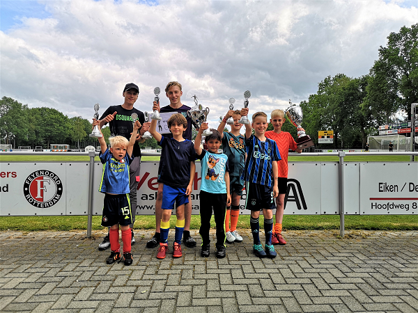 Jarro Witteveen en Rowan Mekelenkamp grote winnaars Andre van ’t Ende penaltybokaal 2021 jeugd v.v. Emst
