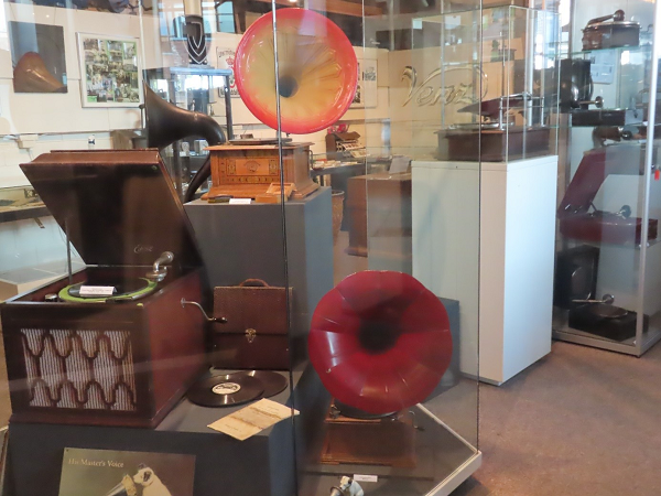 De geschiedenis van de platenspeler in het Museum Vaassen Historie nog tot 27 november.