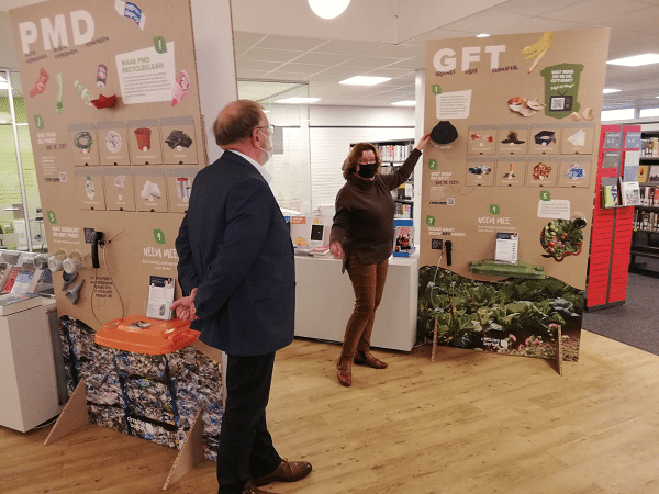 Wethouder Jan Aalbers opent tentoonstelling over afval
