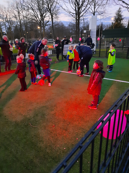 Glow in the Dark voetbal  een groot spektakel