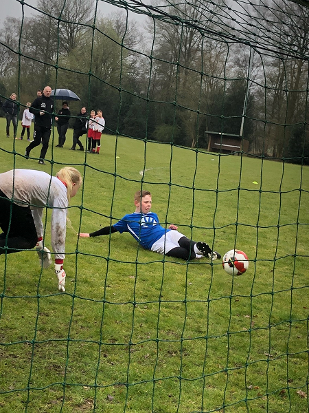 Autoschadebedrijf de Wilde, SCHOOLVOETBALTOERNOOI GROEPEN 5 EN 6, jongens en meisjes.