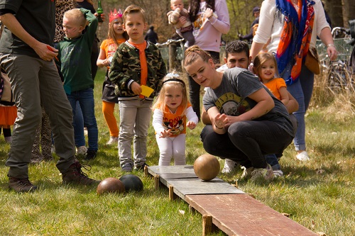 Koningsdag op de feestweide in Niersen
