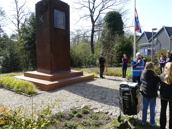 Herdenking slachtoffers monument industrieplein Vaassen