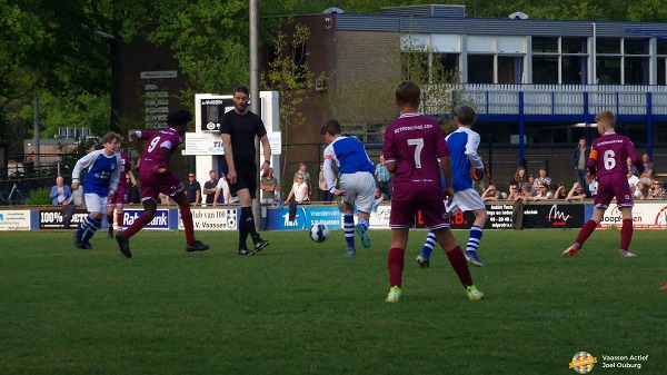 Deventer jeugd  troeft Vaassen af     Deventer jeugdelftal  te sterk voor Vaassen