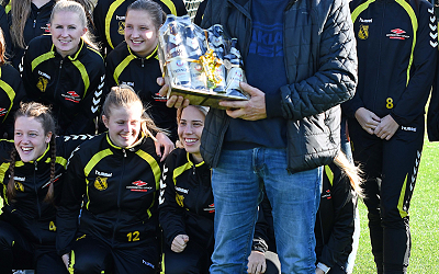 CSV VIOS Vaassen Dames1 bedankt Hekkert Hoveniers: