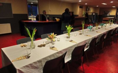Samen eten: buffet in Huis van de buurt Balai Pusat