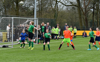 Autoschadebedrijf de Wilde schoolvoetbaltoernooi is weer begonnen!