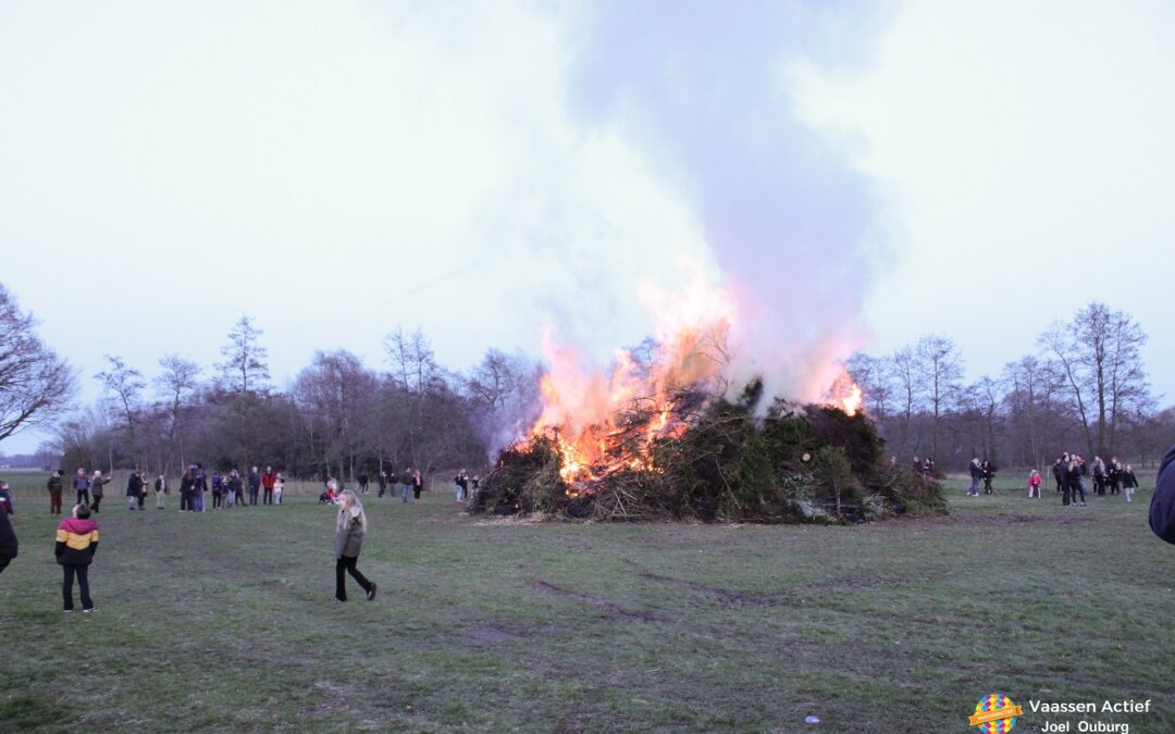 Traditioneel Paasvuur op ’t Loar in Vaassen