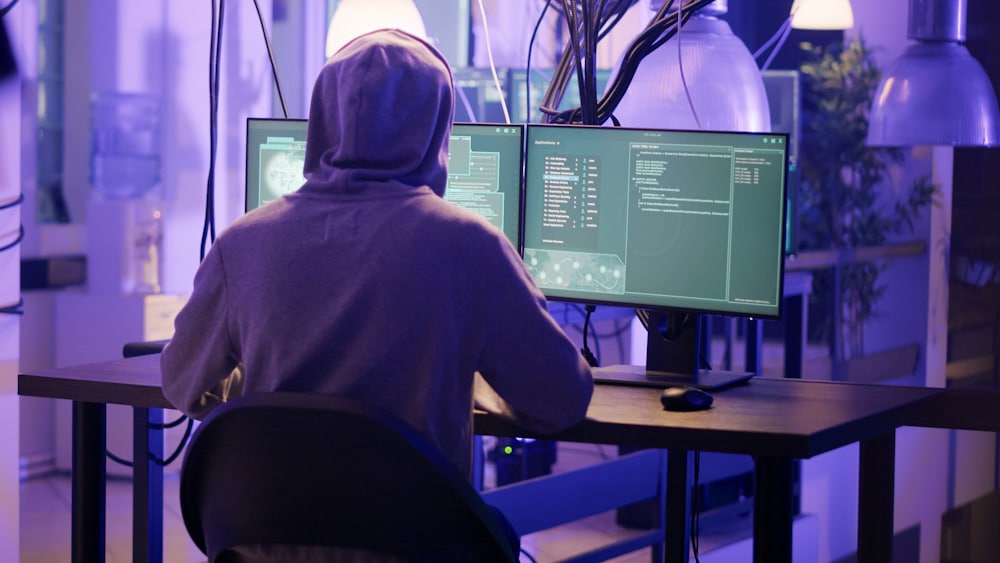 Politie benadert afnemers gestolen data