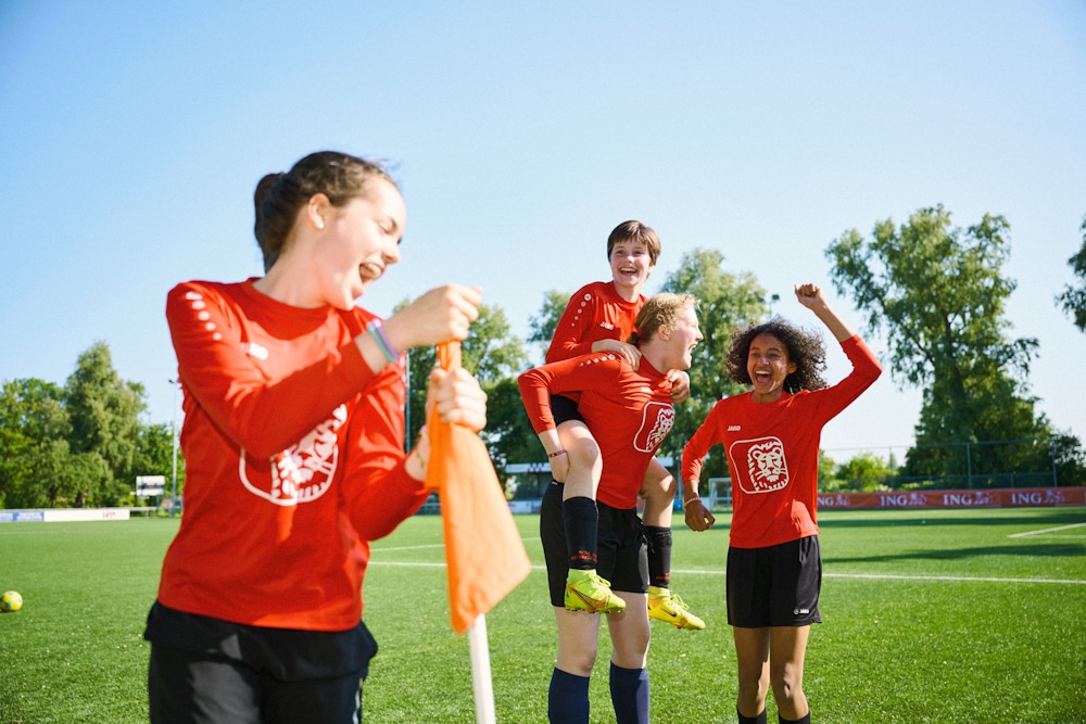 Nieuw sponsorcontract voor 3 jaar tussen c.s.v. VIOS Vaassen en ING