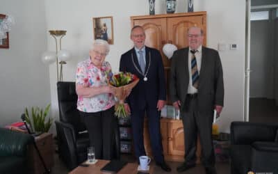 Burgemeester Horn bezoekt 60-jarig bruidspaar in Vaassen