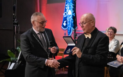 Christelijk Gemengde Zangvereniging Hosanna ontvangt Koninklijke Erepenning van gemeente Epe