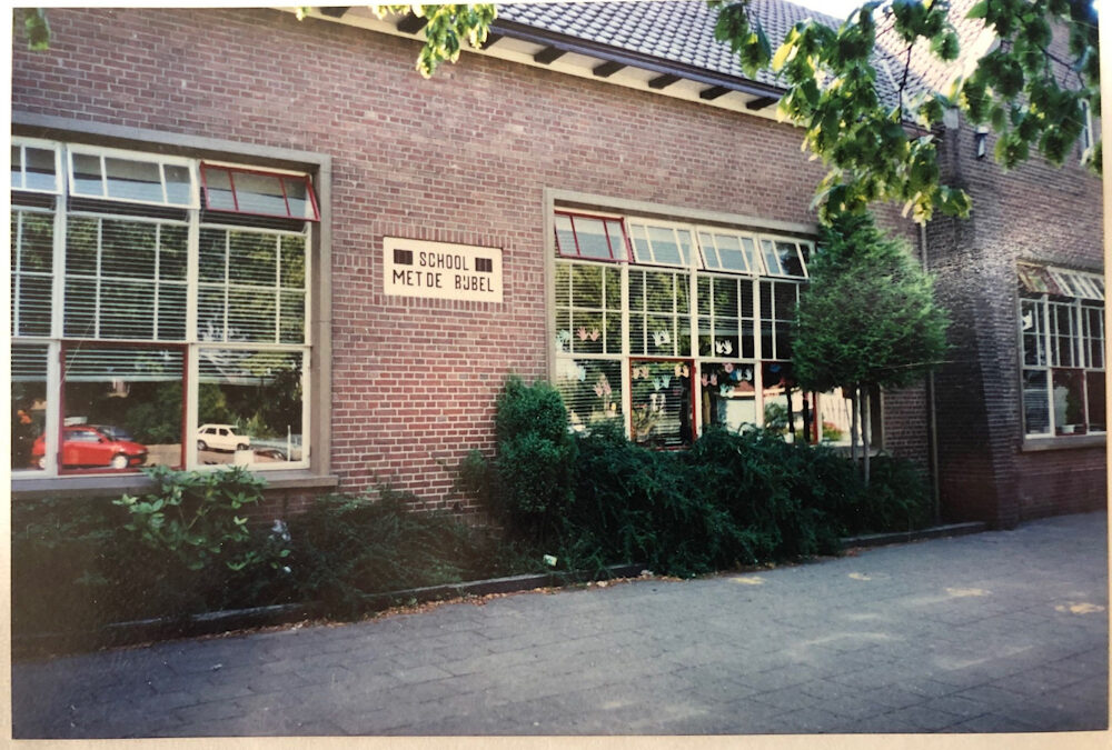 DE  VIOLIER VIERT RUIM 100 JAAR CHRISTELIJK ONDERWIJS IN VAASSEN