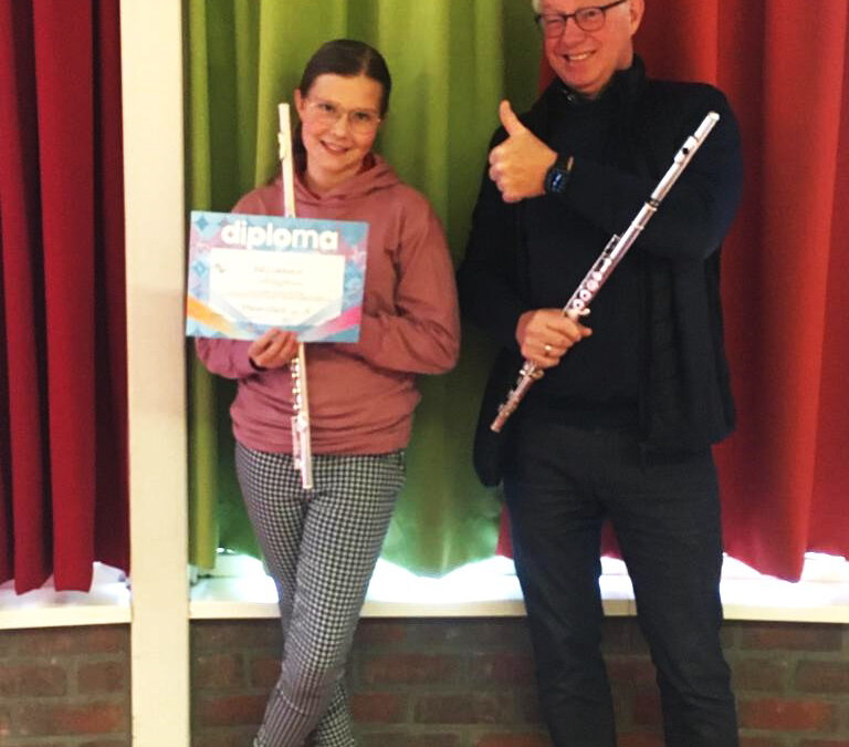 Dwarsfluitiste Prins Bernhard Emst geslaagd! 