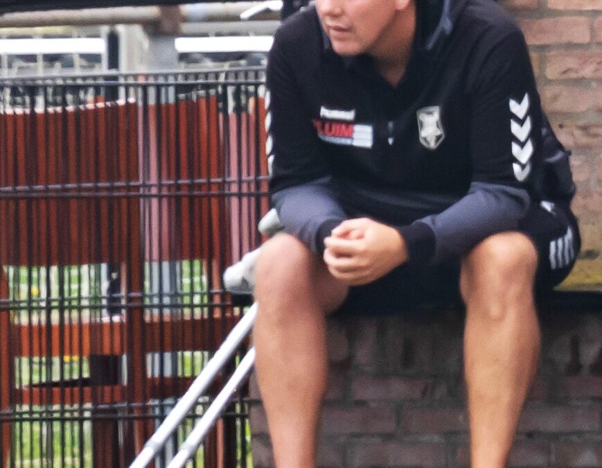 Trainer Remon van Schoonhoven verlaat KCVO aan het einde van het seizoen