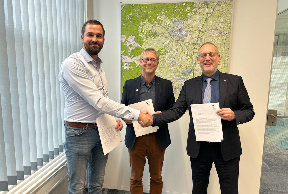 Burgemeester Horn benoemt consul in de gemeente Epe voor de Oorlogsgravenstichting