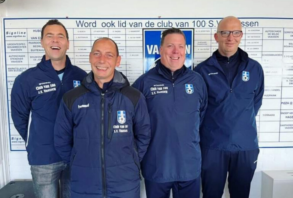 Nieuwe outfit voor trainers  en leiders SV Vaassen