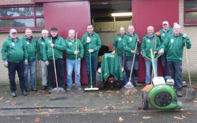 Onderhoudsgroep  SV Vaassen krijgt  nieuwe kleding