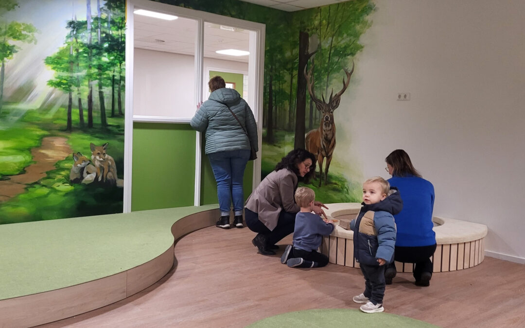Spiekmoment voor kinderen en ouders in het nieuwe pand van KOM kinderopvang