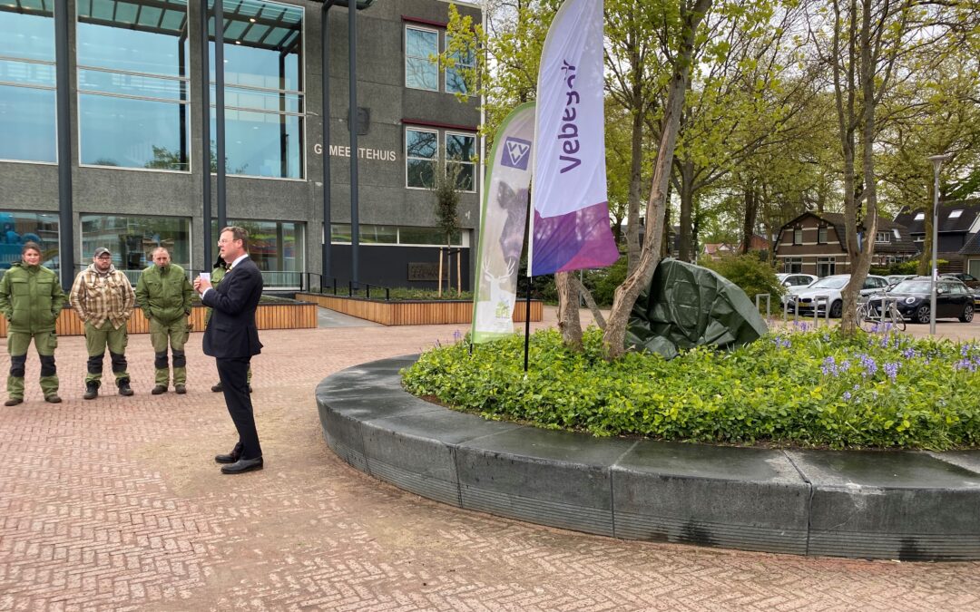 Gemeente Epe versterkt toeristisch profiel met unieke houten beelden in openbare ruimte