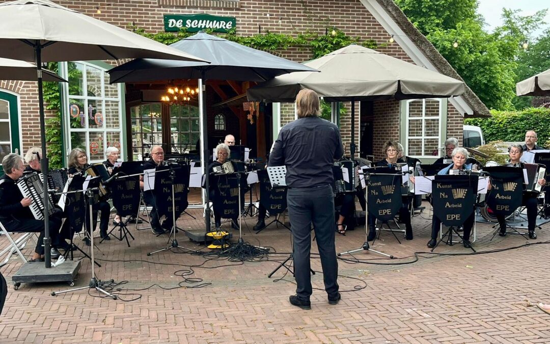 Zomeravondconcert KNA op de Helfterkamp
