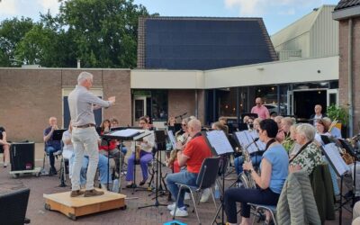Vaassens Fanfare Corps neemt afscheid van dirigent Patrick Dieperink