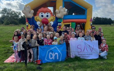 Sportacrobatiek Vaassen viert kamp in feestelijke kerstsferen