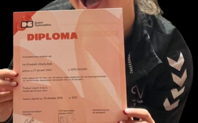 Sportacrobatiek Vaassen viert succes van trainster Iris Balk