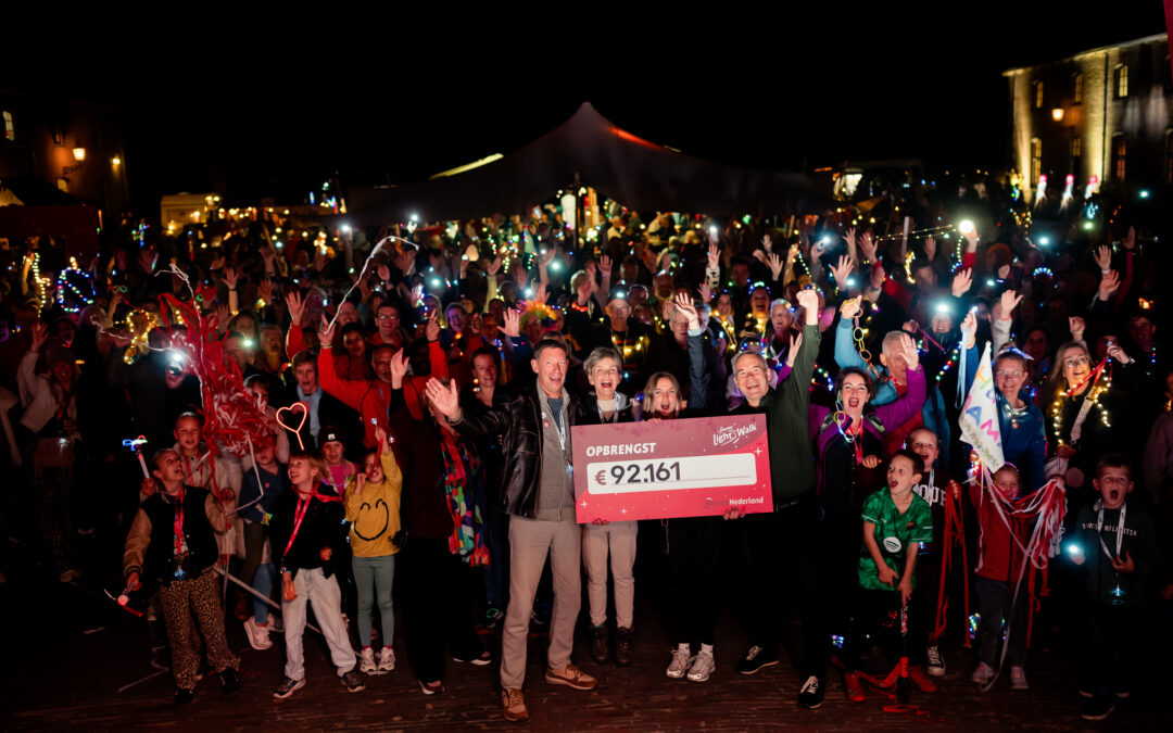 Deelnemers tweede Reuma Light Walk lopen 92.000 euro bij elkaar voor onderzoek naar reuma